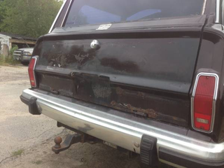 Illustration for article titled What the fuck are these guys doing with my old Wagoneer?